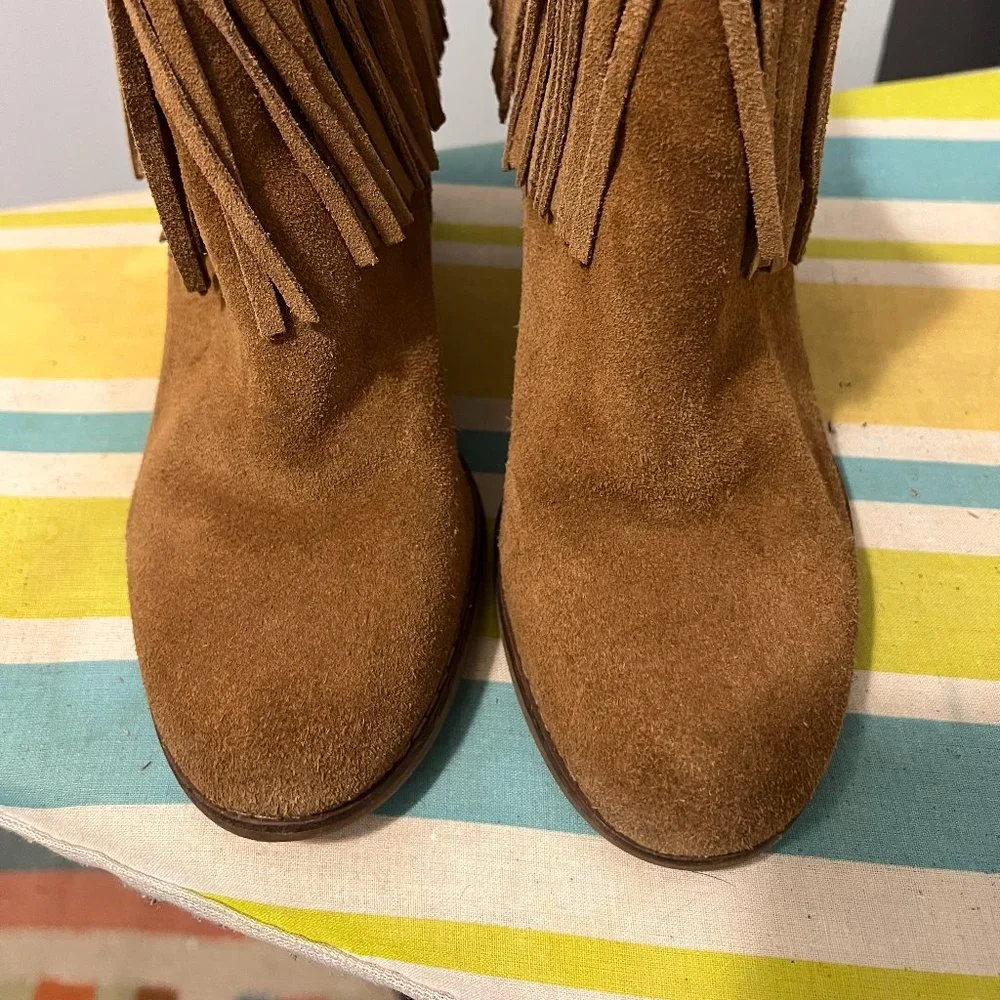 Lucky Brand tan fringed size 7 boots